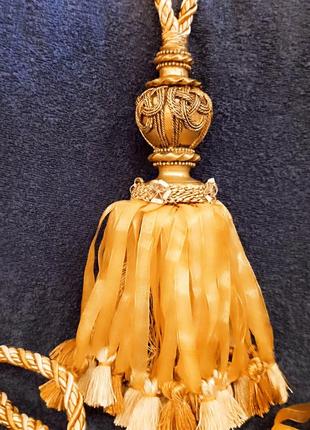 Підхвати, китиці, кутаси