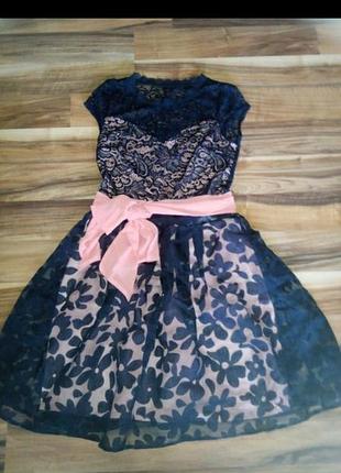 Нарядное платье с поясом