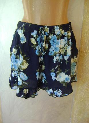 Легкі штапельні шортики в квітковий принт
