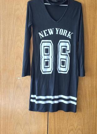 Чорно-біле плаття прямого крою з чокером з віскози