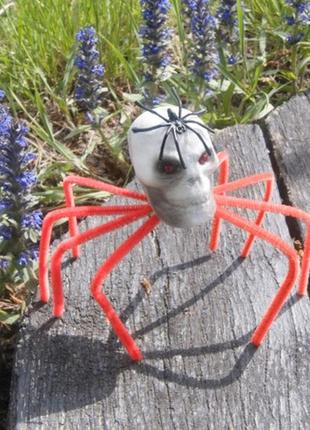 Декор на хеллоуїн павук готичний череп 30см (червоний)1 фото