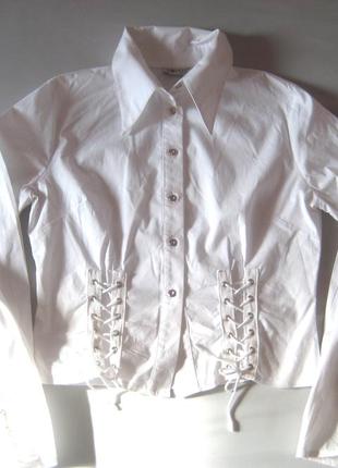 Белая рубашка с трендовой  шнуровкой. м-л1 фото