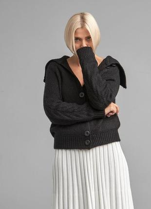 Жіночий короткий кардиган чорного кольору. модель 1670 trikobakh
