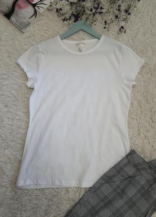 Базова біла футболка м3 фото
