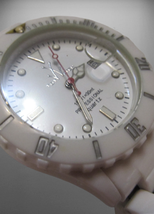 Toywatch white женские часы в коробке6 фото