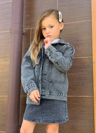 Куртка джинсова оверсайз графітового кольору на дівчинку1 фото