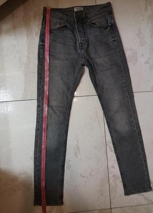 Чоловічі джинси pull & bear світло-сірого кольору вузькі еиг 36