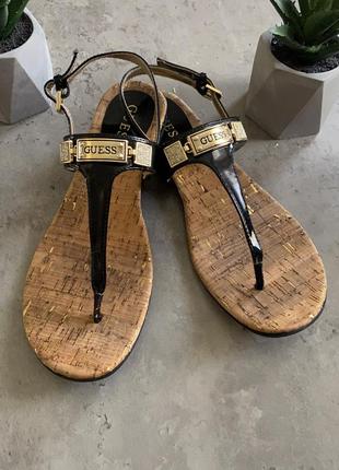 Летние красивые лаковые босоножки из пробкового дерева оригинал guess