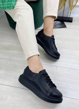 Чорні жіночі шкіряні кеди на шнурках демисезон