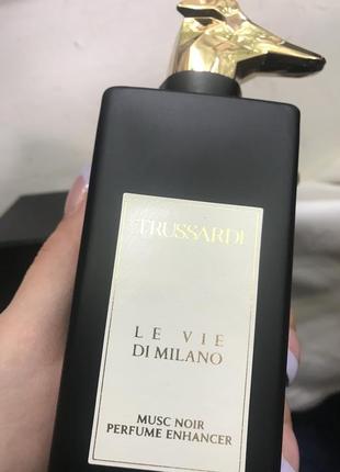 Trussardi le vie di milano musc noir perfume enhancer6 фото