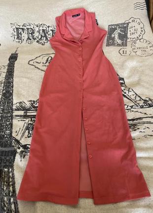 Рожева сукня довга на гудзики від boohoo