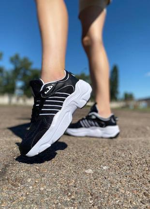 Отличные женские кроссовки adidas magmur runner black чёрные с белым2 фото