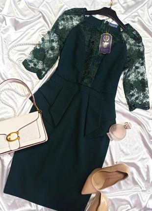 Смарагдова сукня з мереживом / кружевом / і баскою / зелена / плаття /