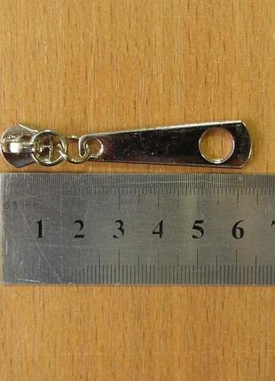 Бігунок до блискавки срібло з пулером овальної форми