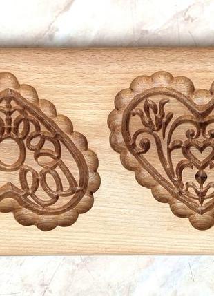 Пряникове дошка візерунок №22 на два пряника сердечка дерев'яна розмір 20*10*2 см1 фото
