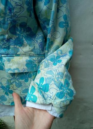 Гарний трендовий легкий котонові короткий приталений жакет в блакитні квіти,піджак.2 фото