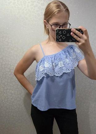 Блуза на одно плечо из рюшей, коттон