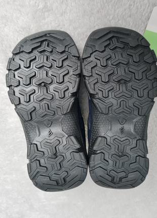 Дитячі спортивні черевики, кросівки quechua розмір 25.