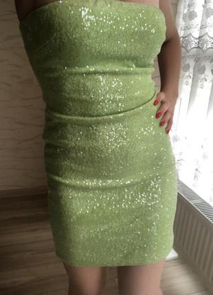 Коротке , ефектна сукня з паєтками розмір 36 s