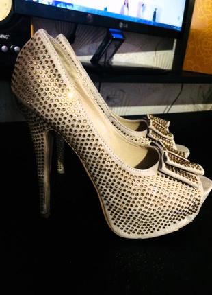 Феєричні туфлі на шпильці з відкритим носком стрази swarovski by siying.