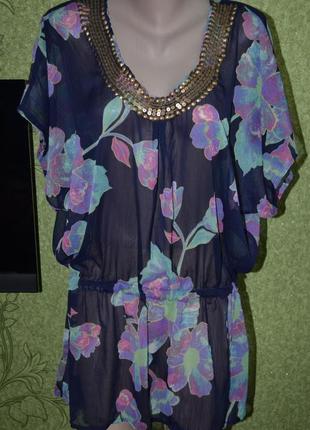 Летняя легкая туника . горловина украшена вышиской золотистыми пойетками