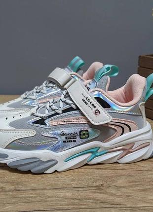 Стильні кросівки