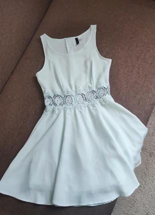 Ніжна сукня з мереживом