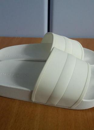 Шльопанці asos