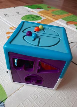 Іграшка-сортер battat lite розумний куб