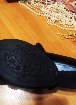 Красиві чорні класичні туфлі оздоблені бусинками hotter comfort concept! 39-40 нові натуральний замш7 фото