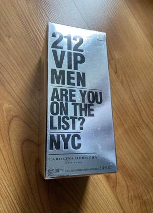 Carolina herrera 212 vip men 100 ml.