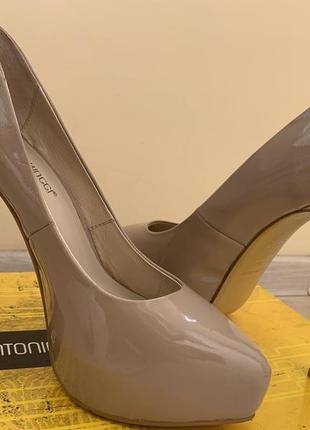 Лаковані бежеві туфлі antonio biaggi на високому каблуці в ідеальному стані. є можливість примірки5 фото