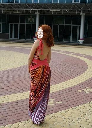 Скидка 50% платье с открытой спиной и пикантным разрезом