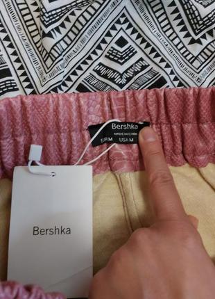 Шкіряна спідниця зміїний принт bershka5 фото