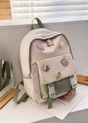 Рюкзак школьный для подростка молодежный со значками цвета хаки с бежем1 фото