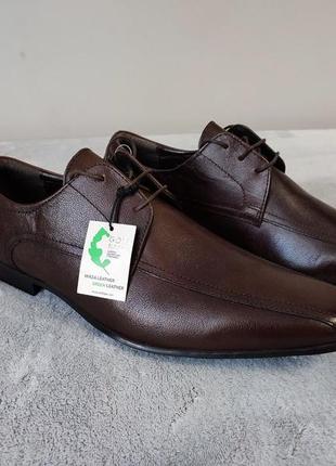Нові шкіряні туфлі від бренду redtape vacheta broun 43 розмір