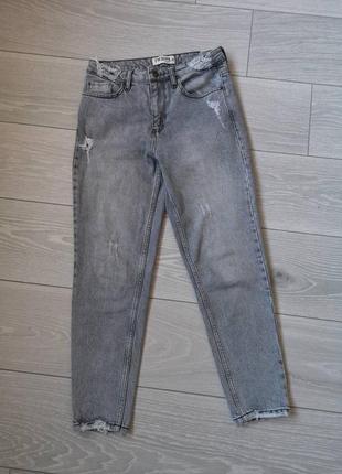 Джинсы мом