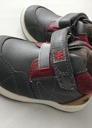 Дитячі шкіряні кросівки