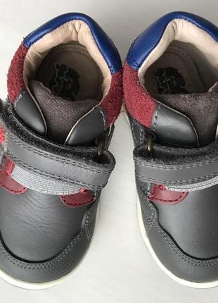 Дитячі шкіряні кросівки