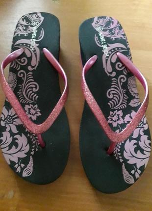 Стильні літні шлепанцыwamea beach 39 розміру