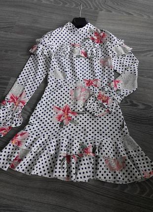 Цікавенька сукня з квітами і в темно синій горох ; boohoo; m