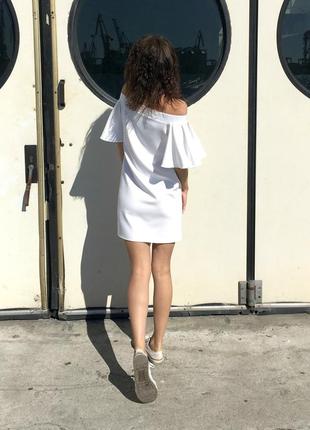 Біла сукня з відкритими плечима2 фото