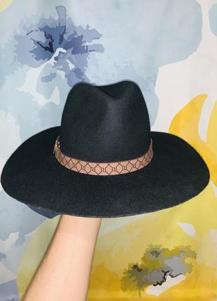 Оригінальний брендовий чорний капелюх із натуральної вовни river island wide brim branded fedora hat in black у стилі gucci2 фото