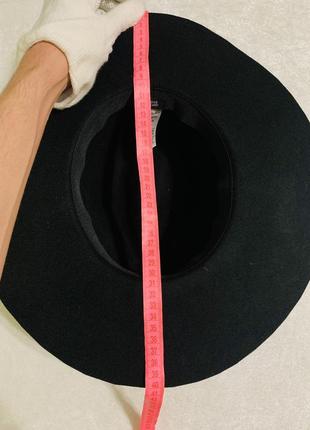Оригінальний брендовий чорний капелюх із натуральної вовни river island wide brim branded fedora hat in black в стилі gucci8 фото
