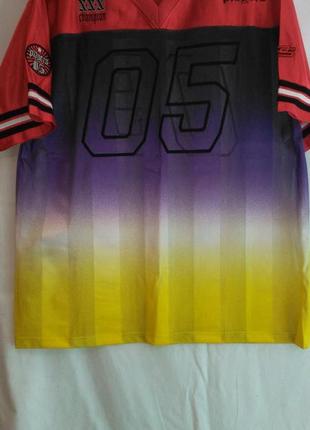 Очень классная и моднявая  фирменная  футболка