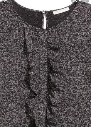 Платье с длинным рукавом в горошек и декоративной оборкой спереди и на плечах h&m( размер 34-36)2 фото