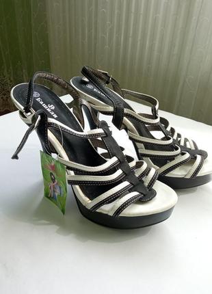 Розпродаж босоніжки 100 грн