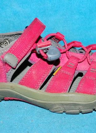 Keen босоніжки 32 розмір