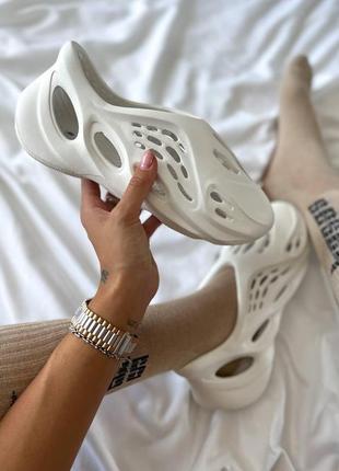 Тапки чоловічі adidas  yeezy foam runner white /   мужские белые адидас изи8 фото