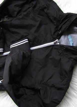 Стильна куртка вітровка з капюшоном nky3 фото